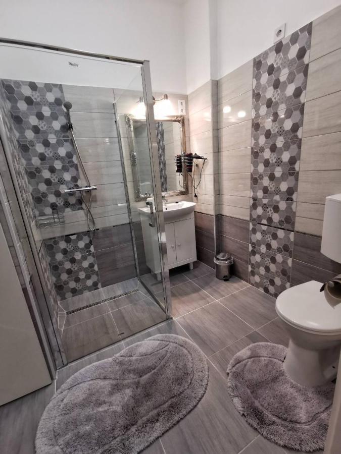 Foglal-Lak Apartman เอ็กเกอร์ ภายนอก รูปภาพ